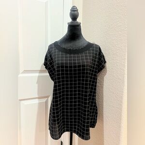 PLEIONE Women’s Black and white plaid short sleeve top Size M